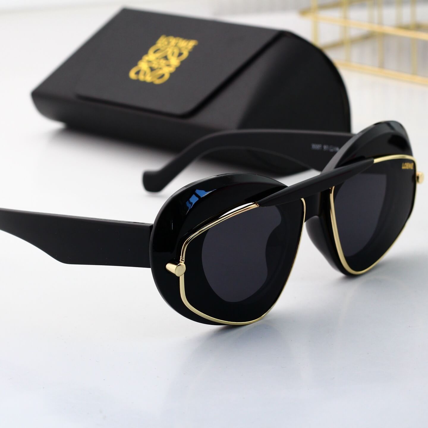 Retro Modern Large Frame Inlaid Sunglasses