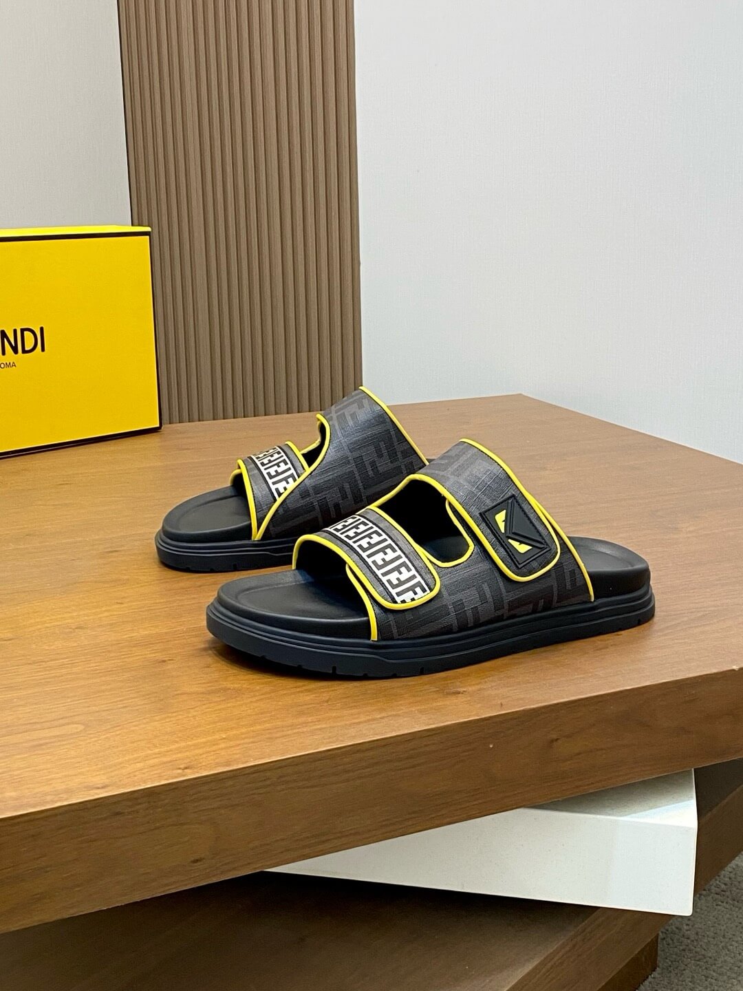 Eye Pattern x F Print Slippers
