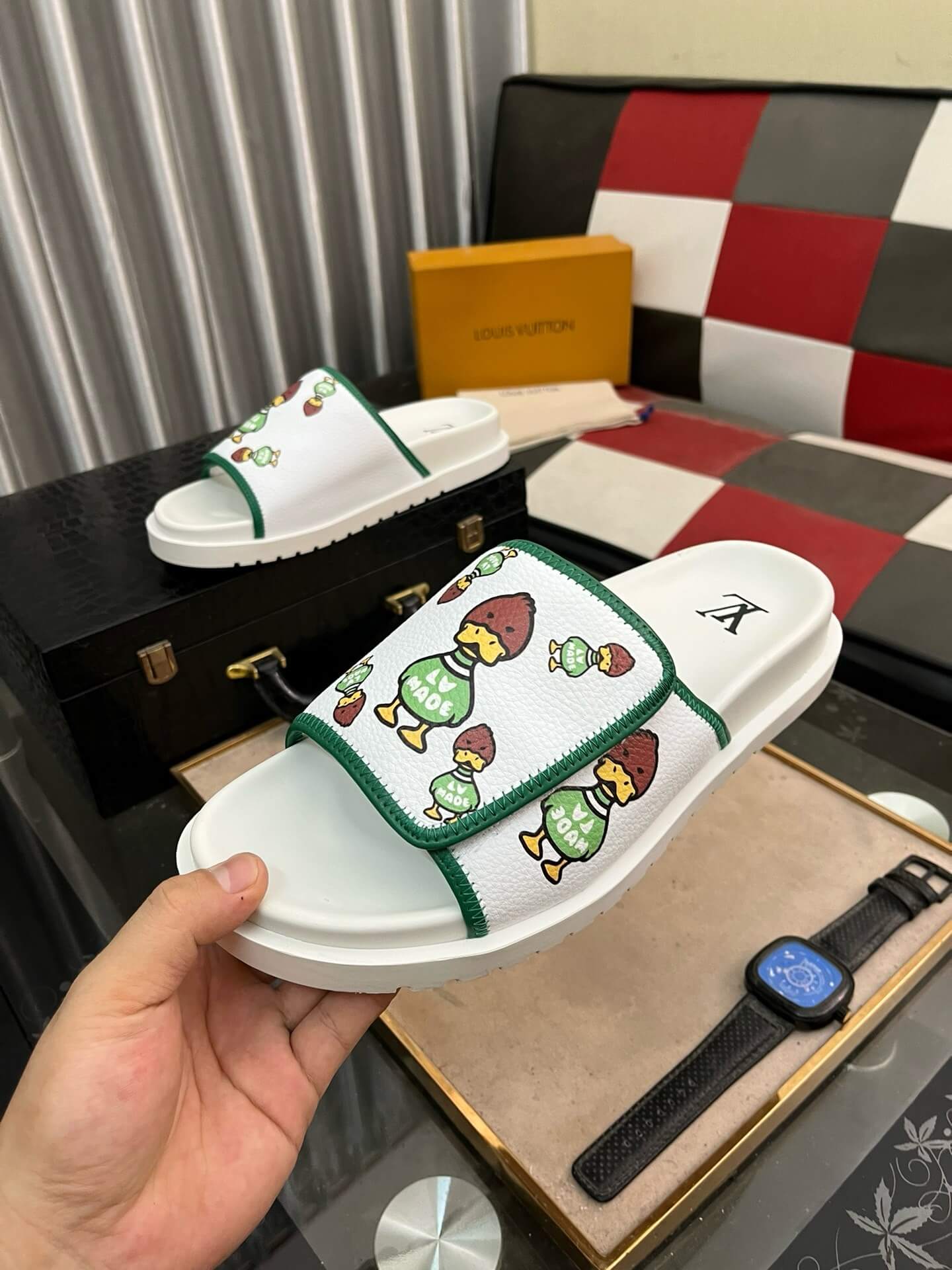 Cartoon Character Embossing Slippers