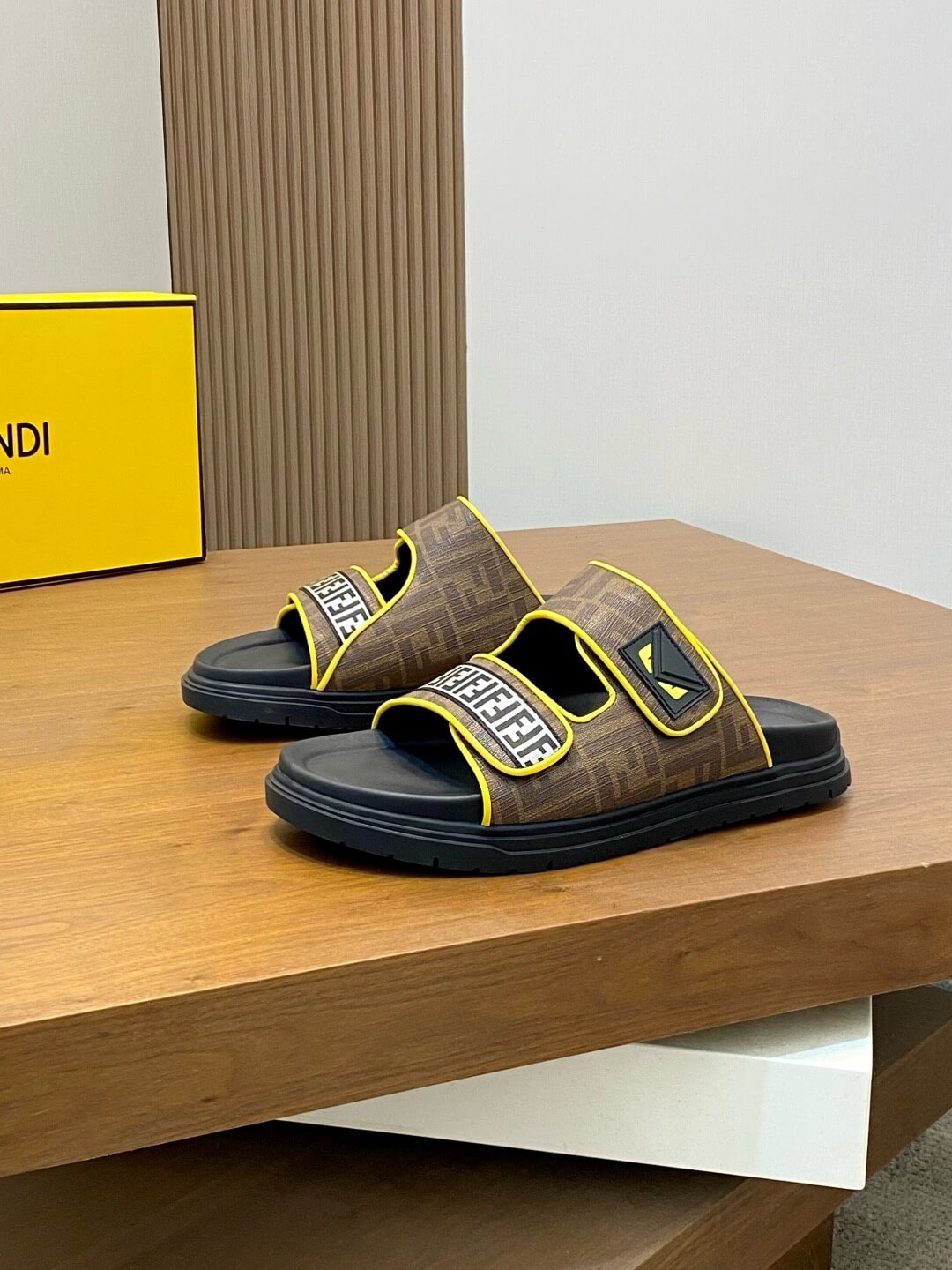 Eye Pattern x F Print Slippers