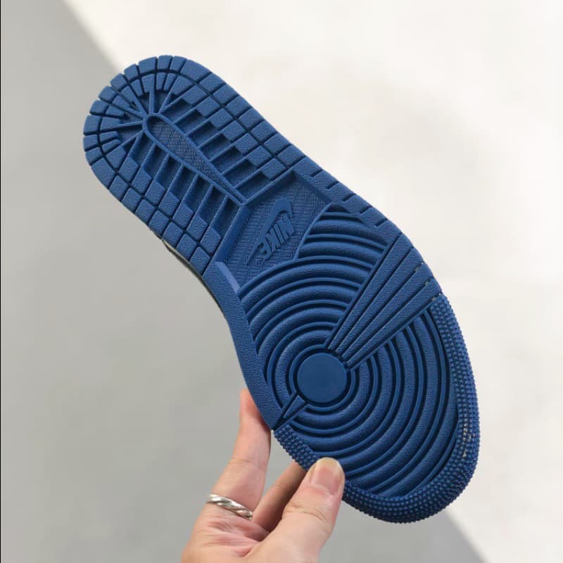 Black and blue color-block low-top sneakers