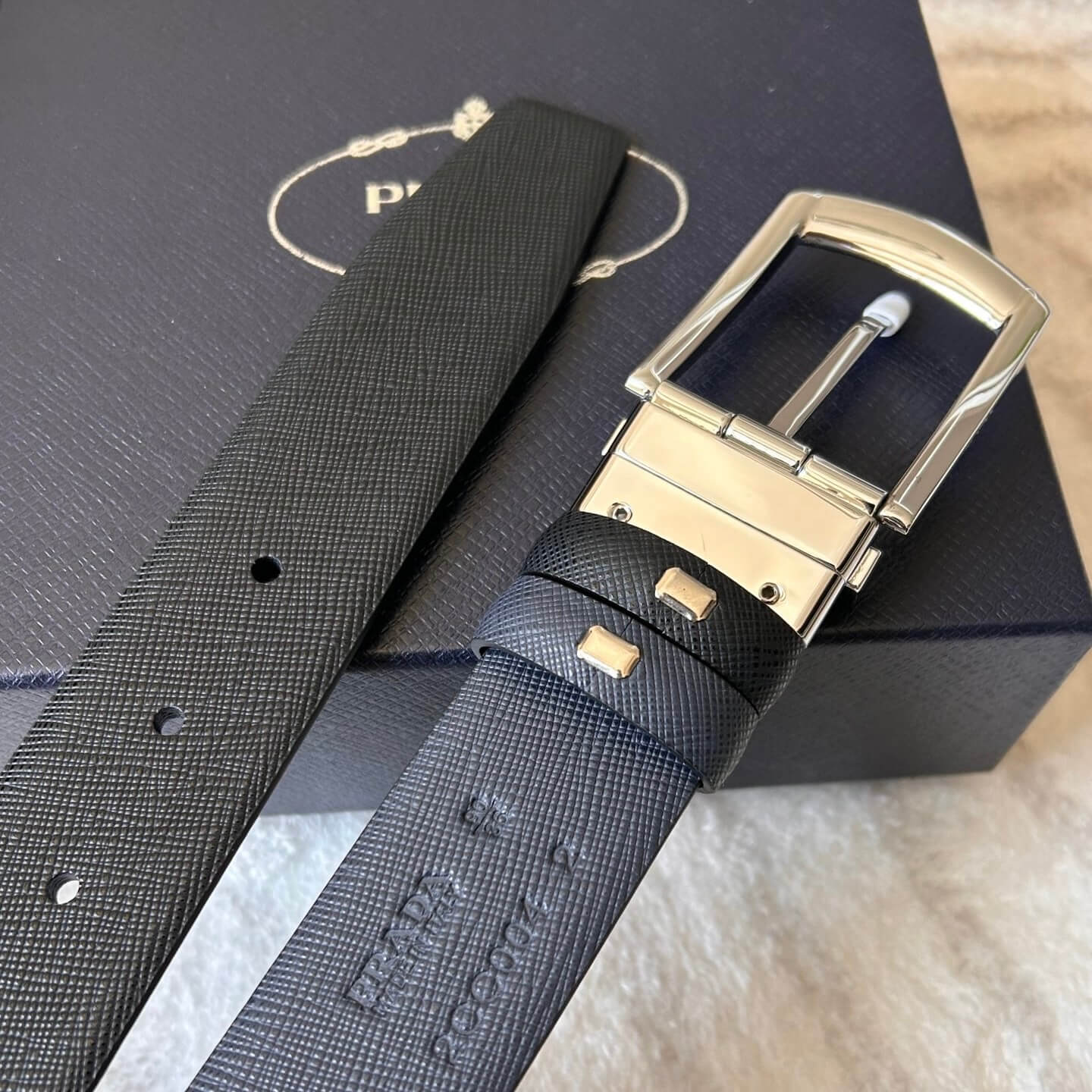 Minimalist Style Reversible Two-Tone Belt