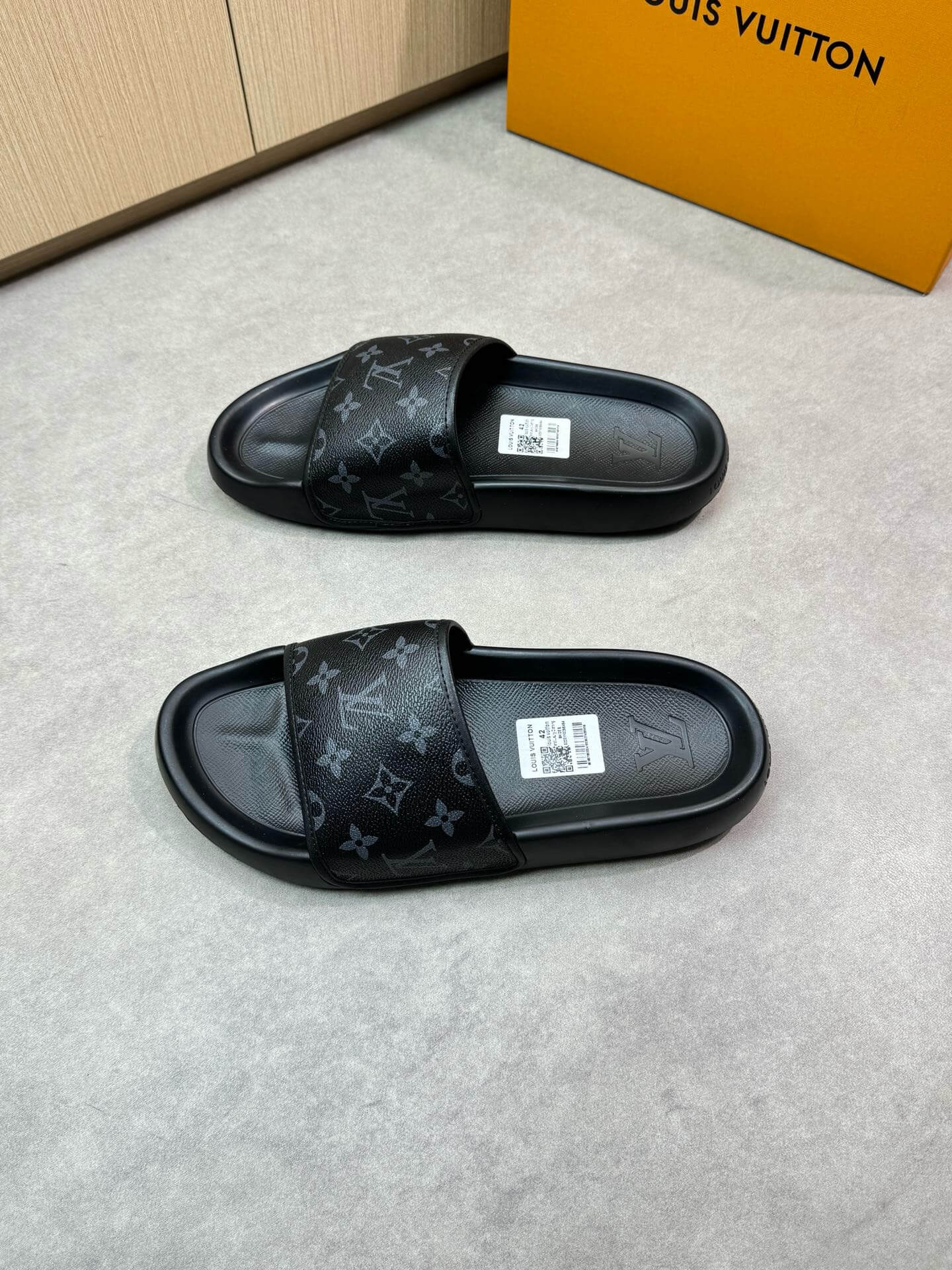 Multicolor Classic All-Over Print Slippers