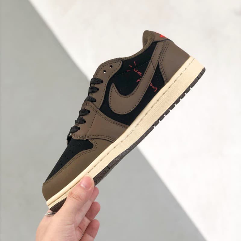 Brown low-top sneakers