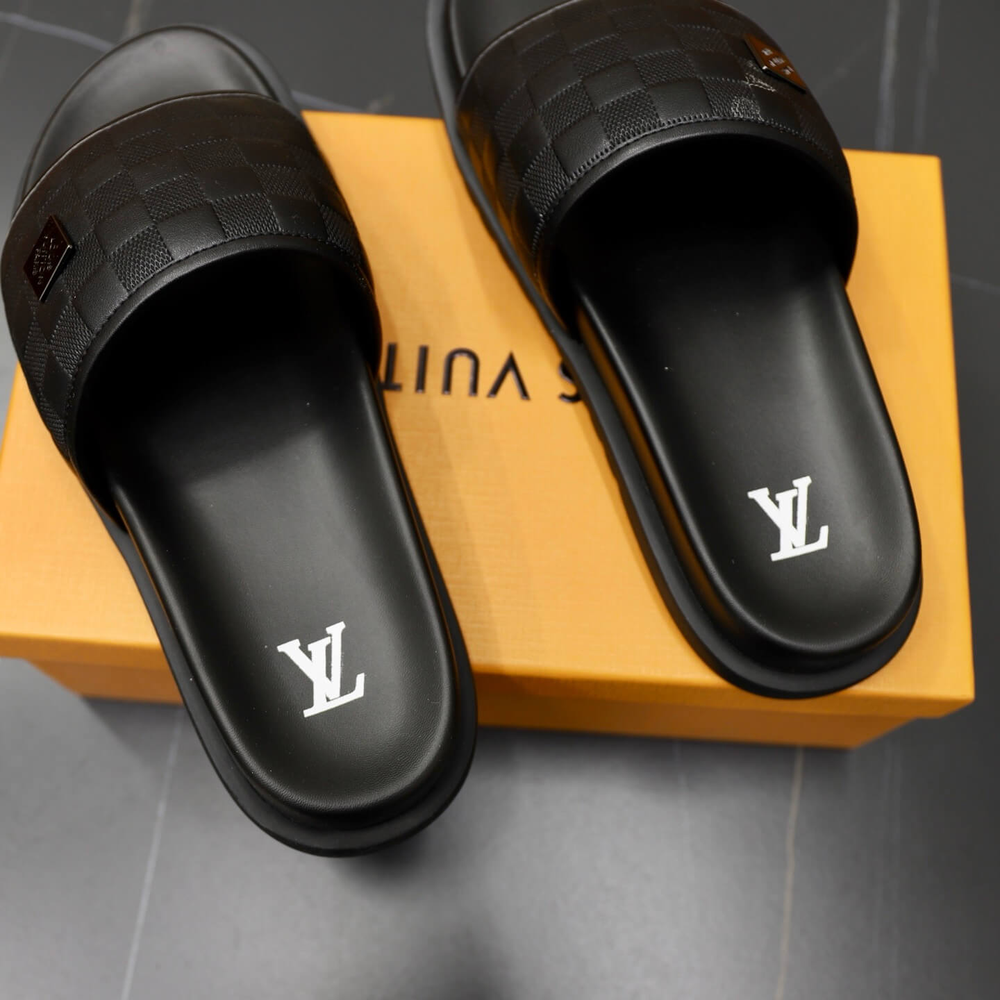 Multicolor Block Design Slippers