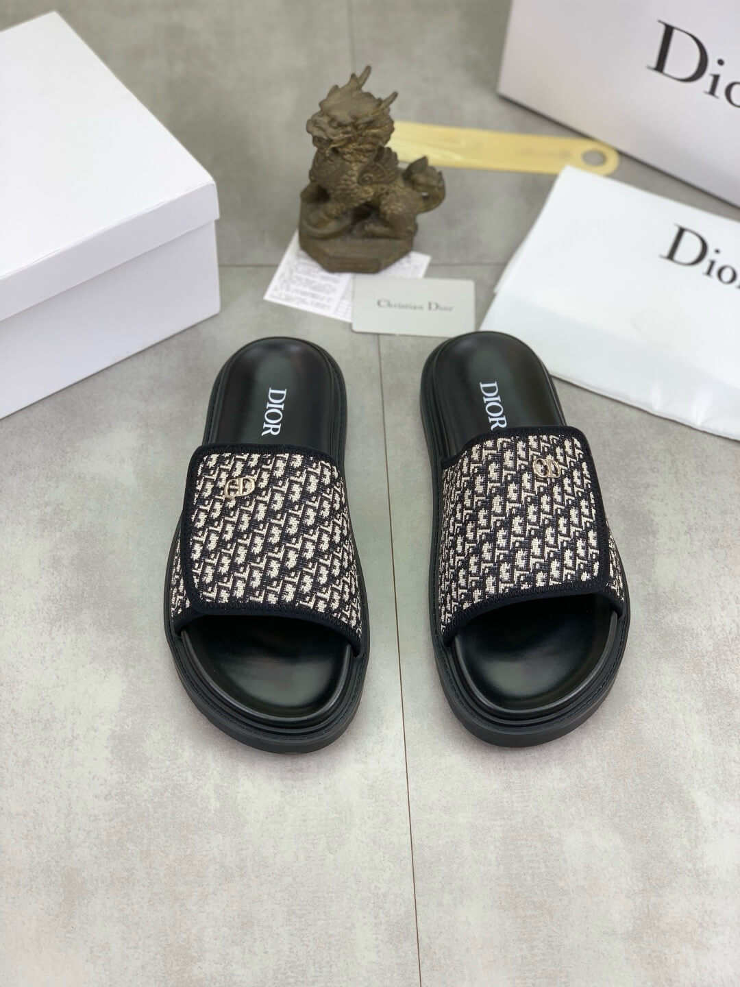 Full Letter Print Slippers