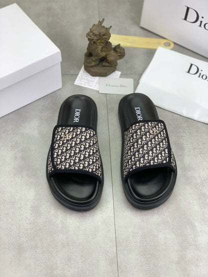 Full Letter Print Slippers