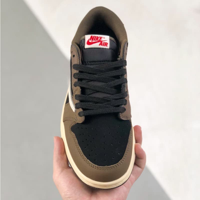 Brown low-top sneakers