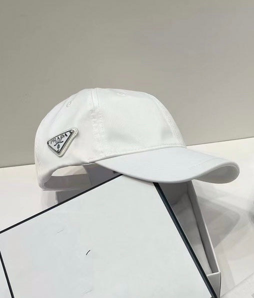 Classic minimalist hat