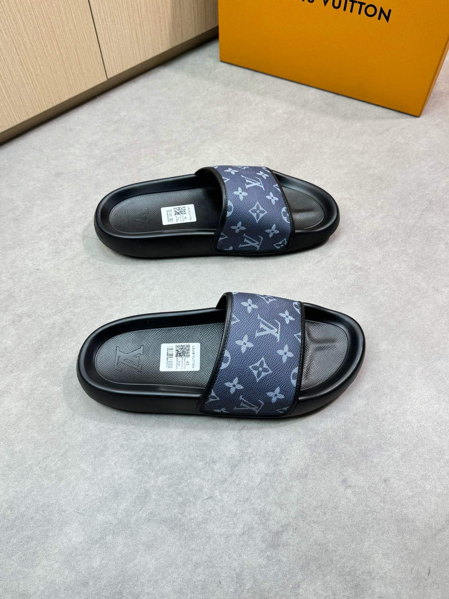 Multicolor Classic All-Over Print Slippers