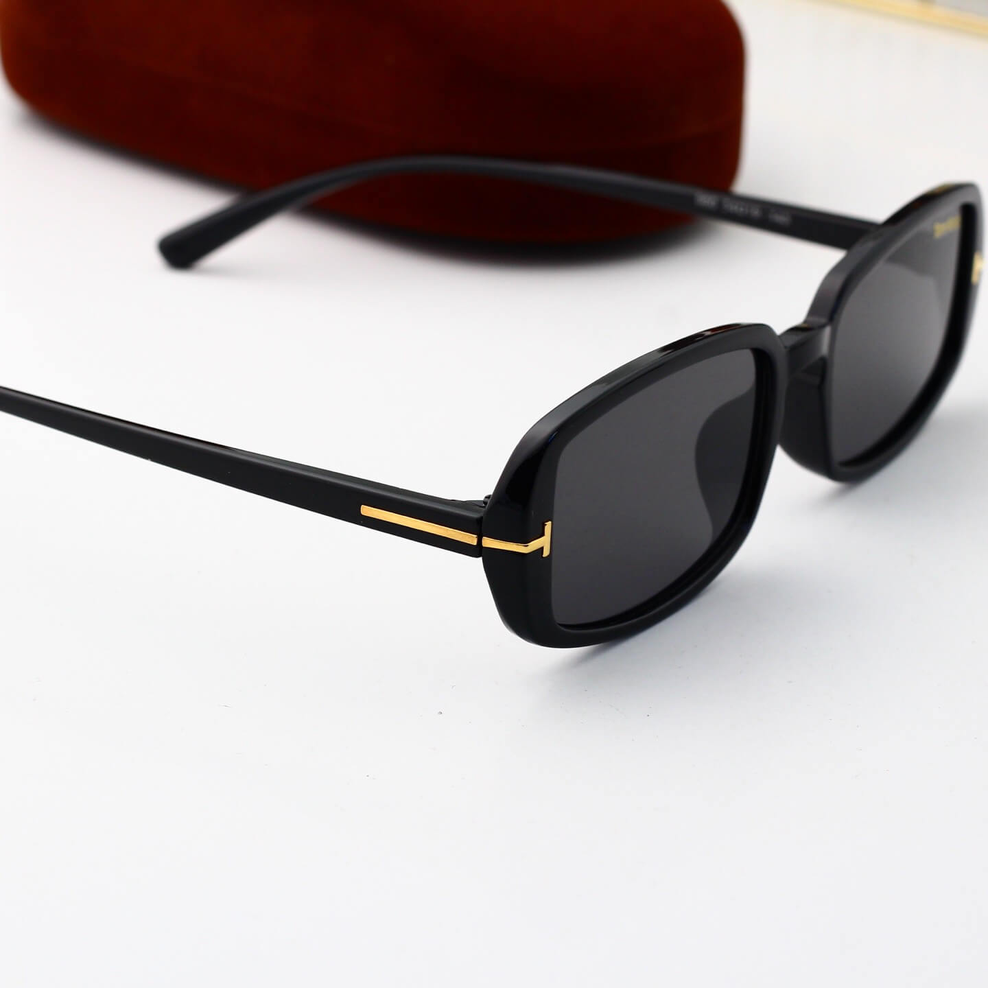 Retro Minimalist Square Frame Thin Temple Sunglasses