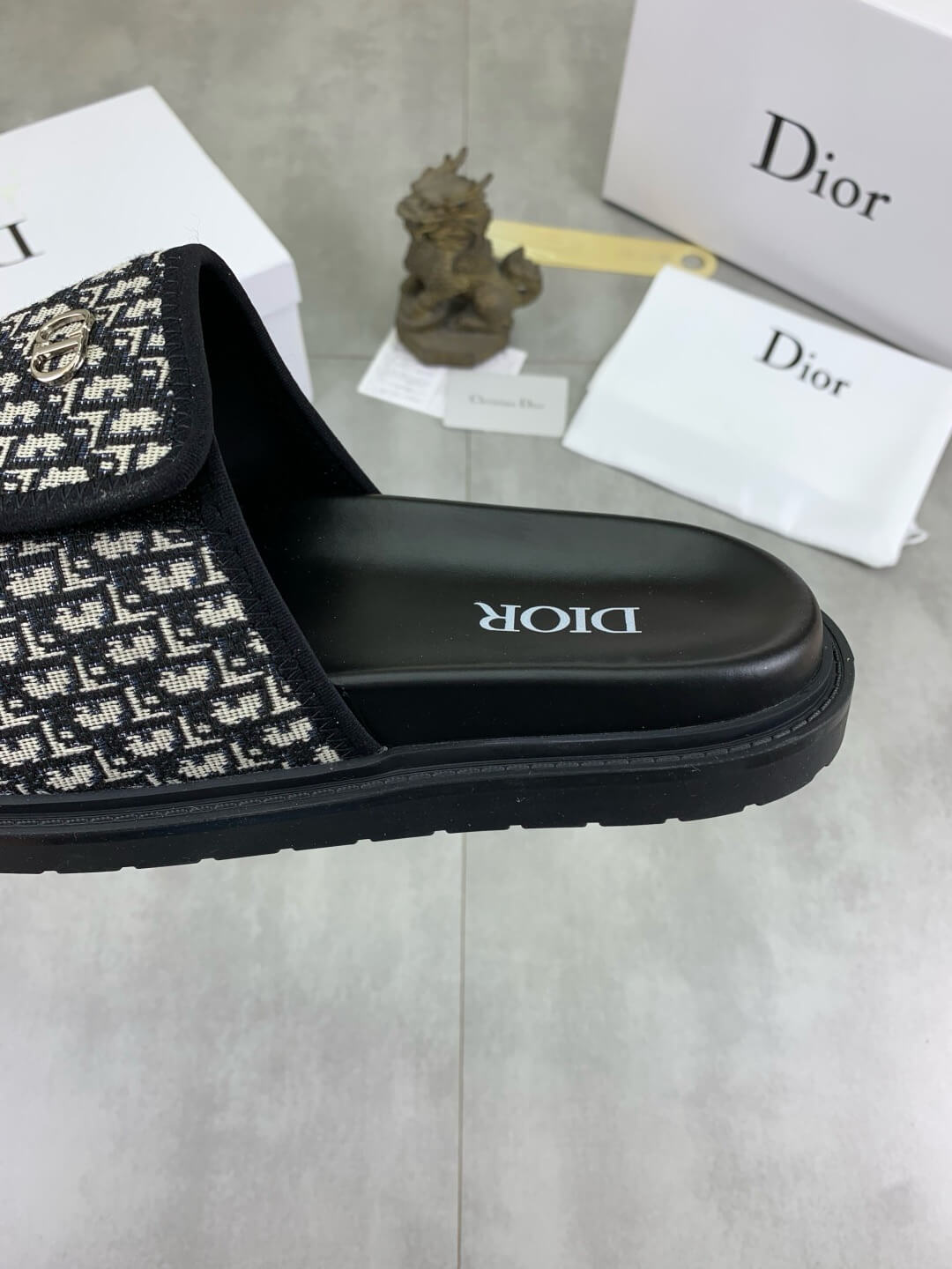 Full Letter Print Slippers