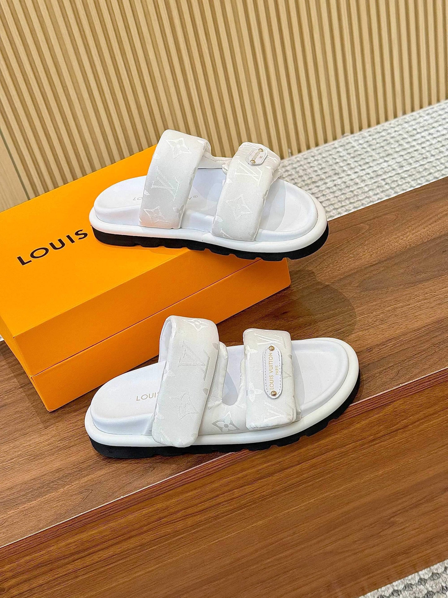 Multicolor Classic Button Slippers