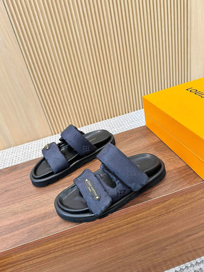Multicolor Classic Button Slippers