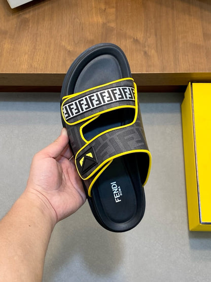 Eye Pattern x F Print Slippers