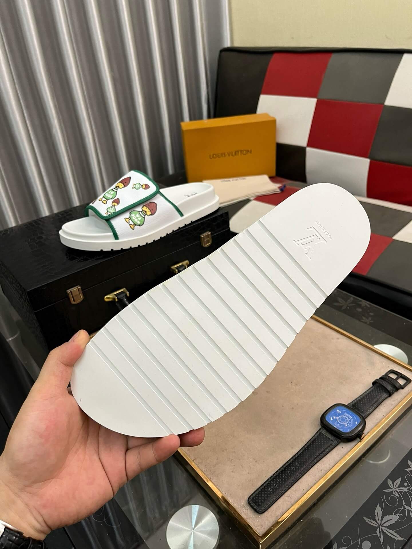Cartoon Character Embossing Slippers