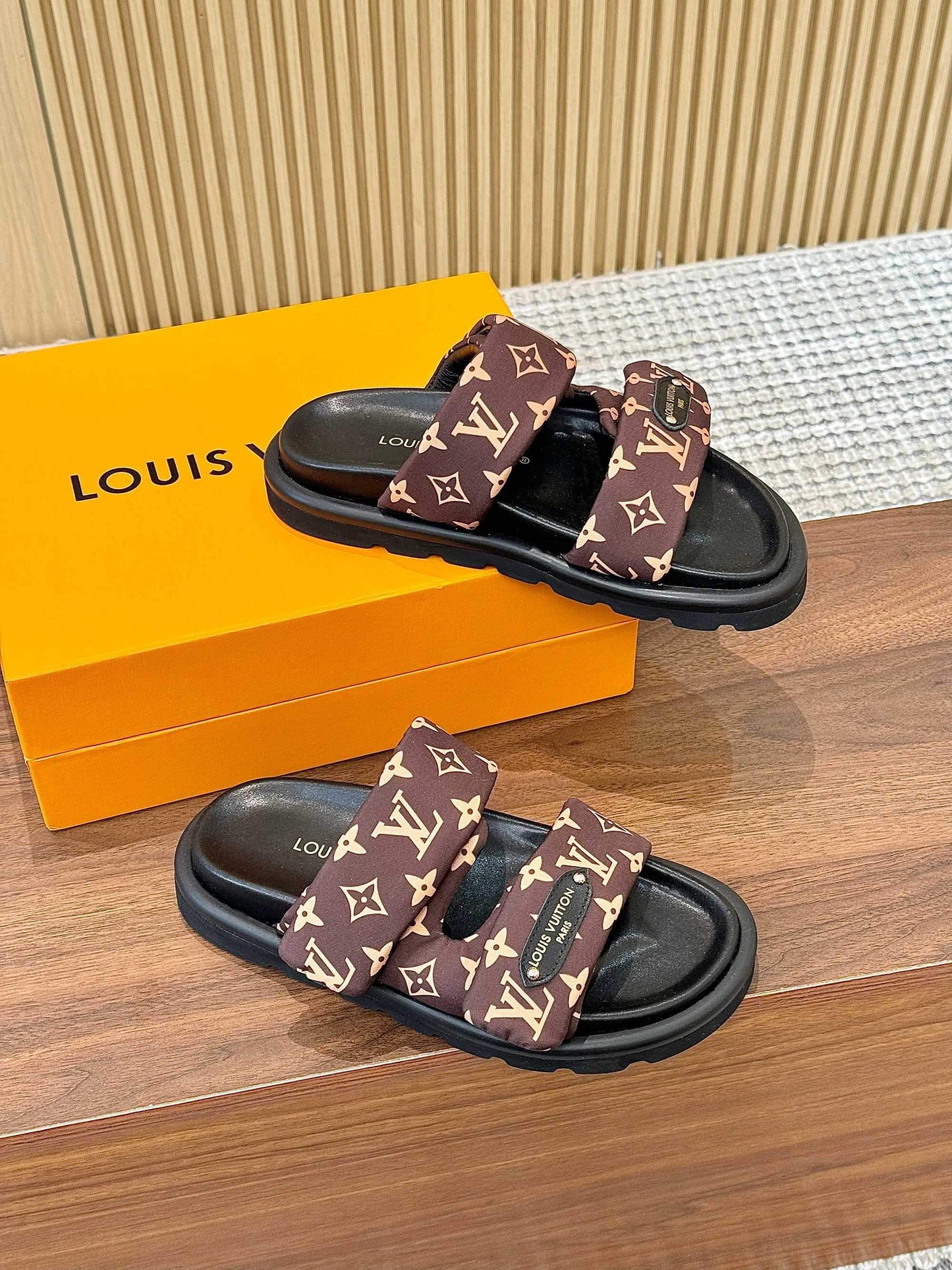 Multicolor Classic Button Slippers