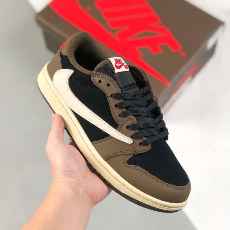 Brown low-top sneakers
