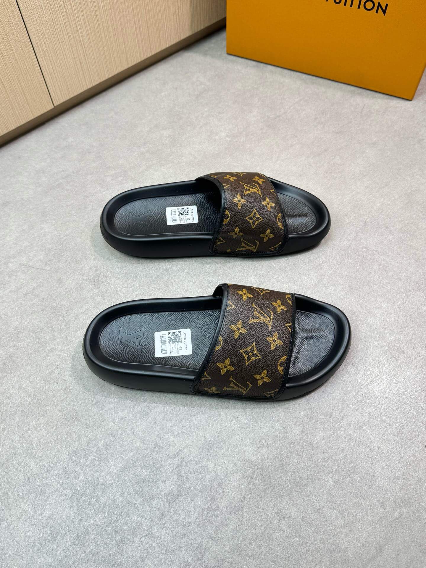 Multicolor Classic All-Over Print Slippers