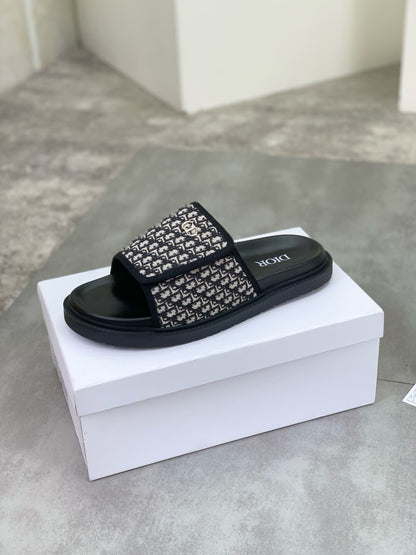 Full Letter Print Slippers