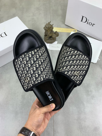 Full Letter Print Slippers