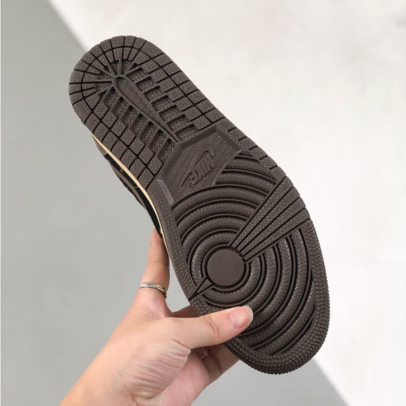 Brown low-top sneakers
