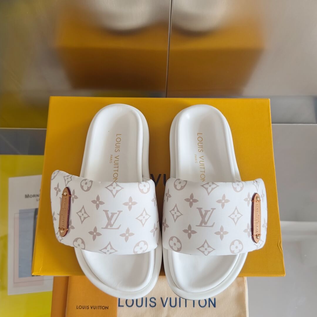 Women's White All-Over Print Slippers