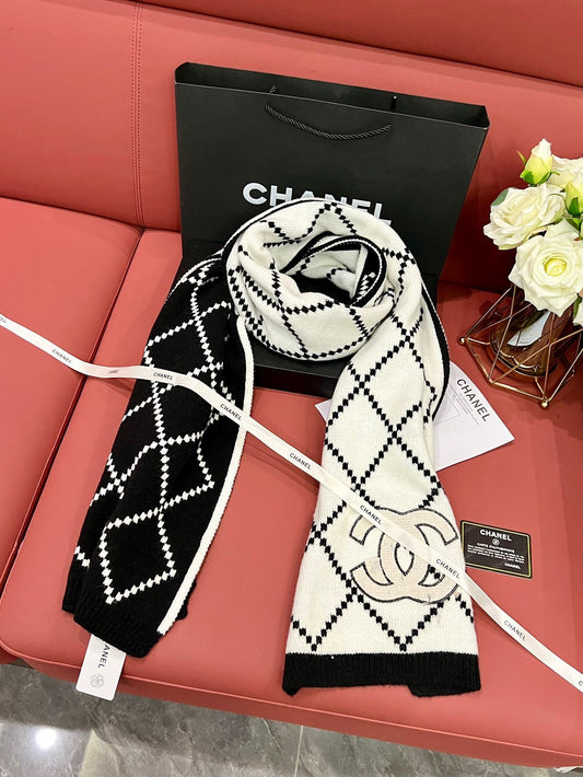 Classic Diamond Pattern Scarf