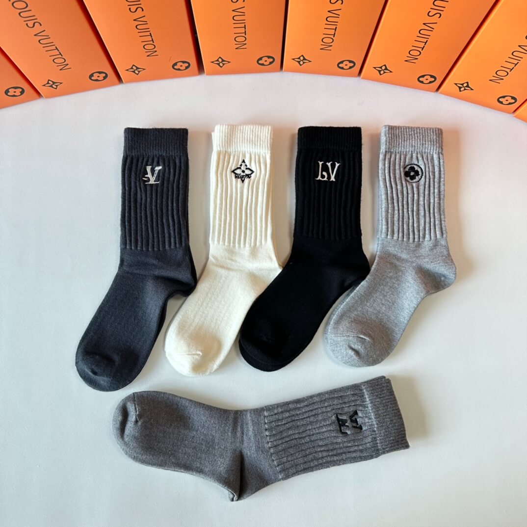 Cashmere Embroidery Mid-Length Socks