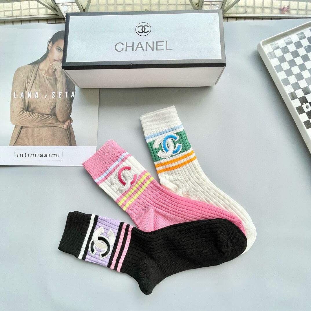 Popular Online Middle-Tube Socks